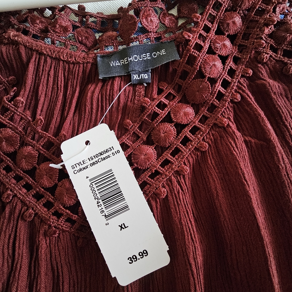 Warehouse One Women's Cold Shoulder Lace Top - Burgundy Size XL NWT - Picture 2 of 2